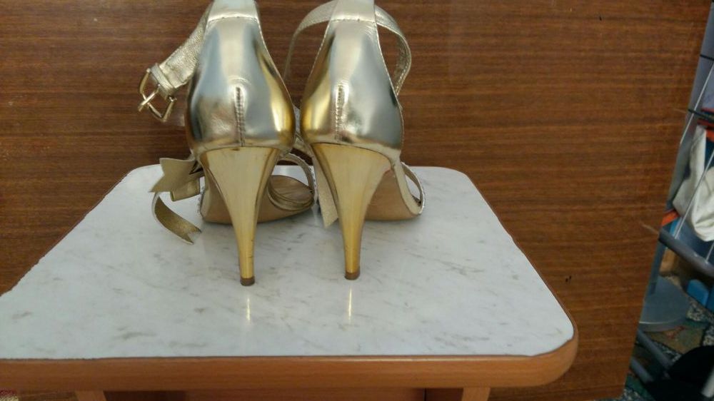 Босоножки женские