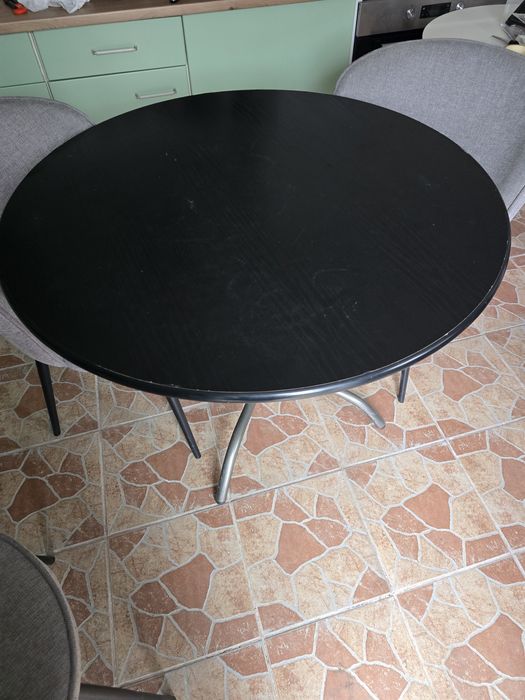 Masa rotundă negru