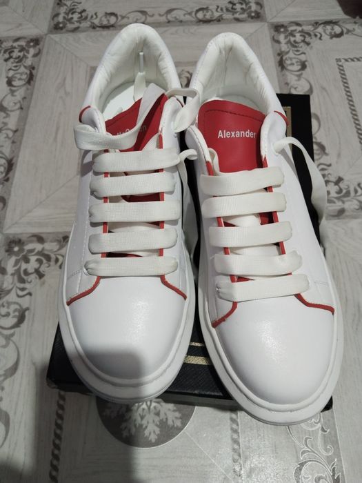 Женские кроссовки полностью натуралка