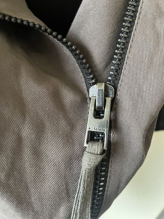 Jacheta AllSaints , impecabila , model deosebit