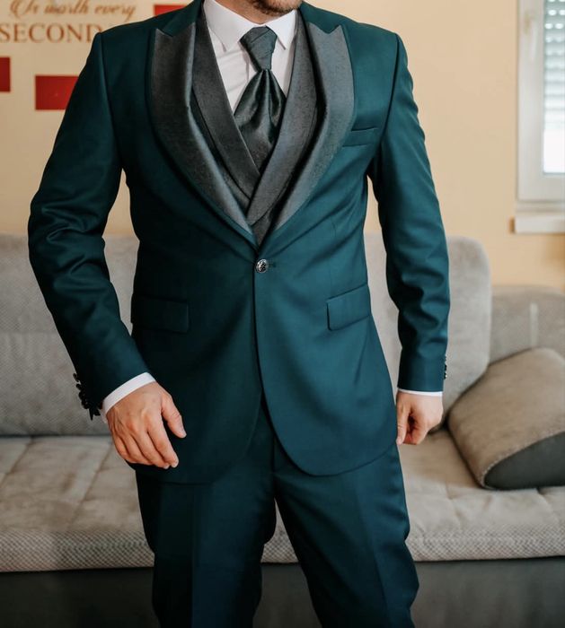 Costum verde inchis barbati
