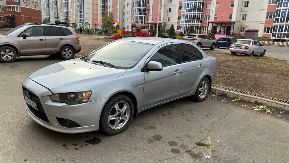 Машина Лансер  2011