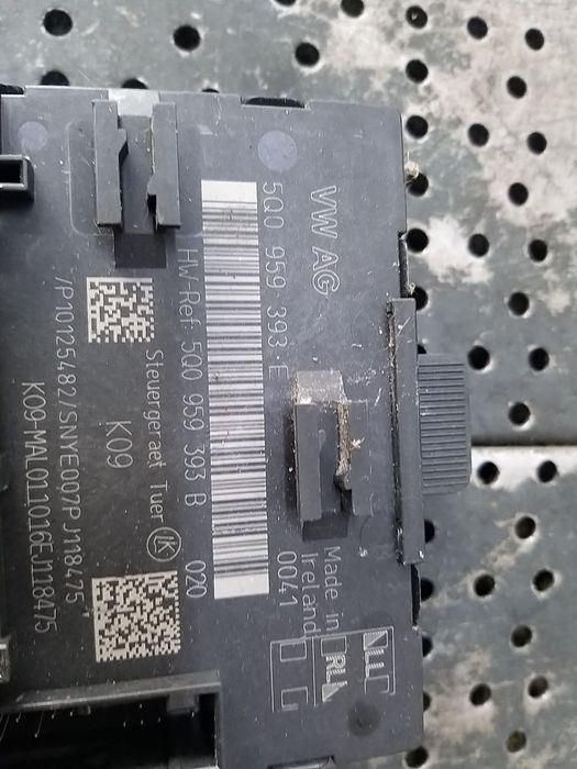 Modul calculator usa stanga fata vw touran 3 5q0959393