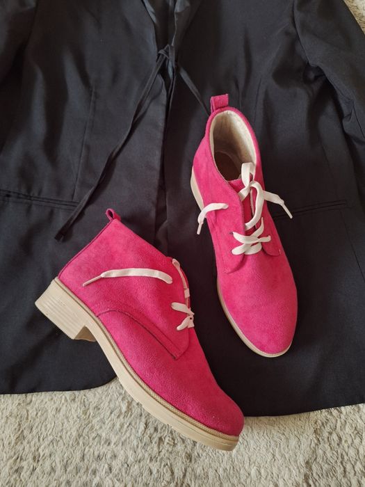 Нови розови боти