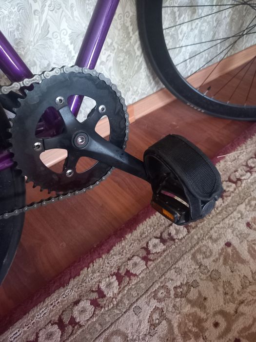 продается велосипед с фиксированной передачой