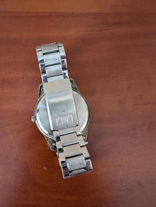 Продам часы наручные