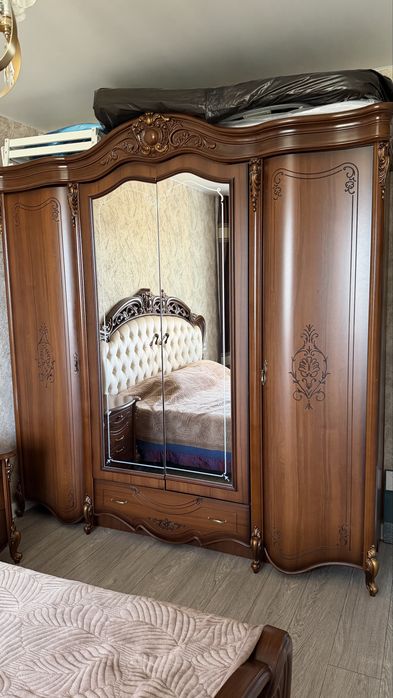 Продаи спальный гарнитур