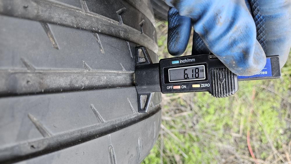 2бр гуми 235 35 19