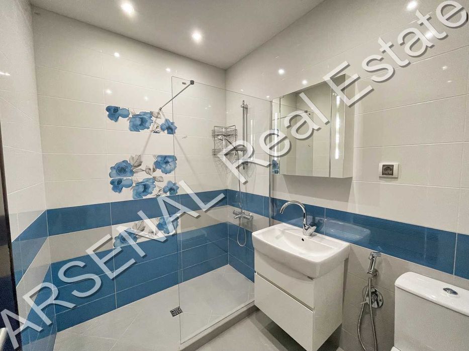 Дава се под наем Тристаен апартамент в София, Изток - 141 кв.м за 1196.97 € - Снимка #10