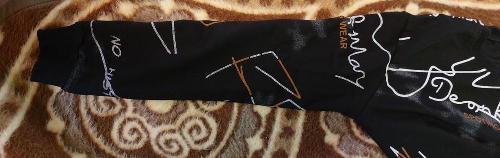 Черна тениска с дълъг ръкав