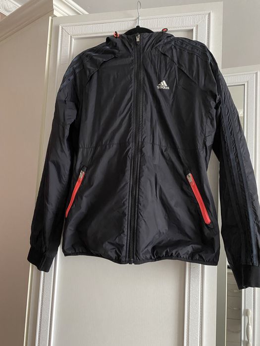 Продам спортивную ветровку