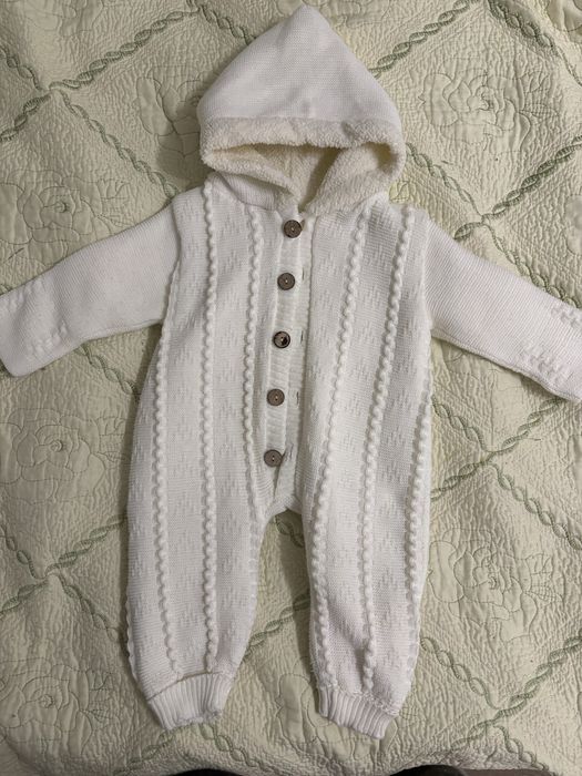 Продам два детских комбинезона.