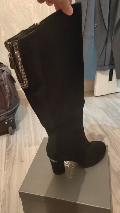 Черные зимние сапоги