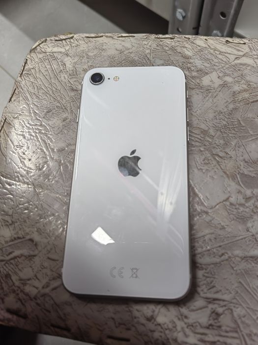 iPhone se 64gb...