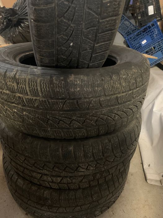 Запазени гуми 215/60 R 16.