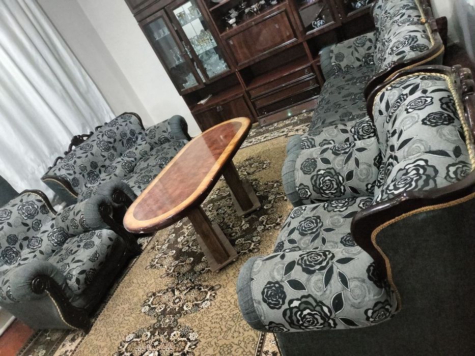 Комплект диван ва кресло сотилади