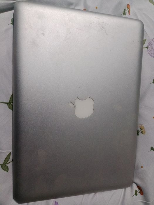 MacBook Pro sotiladi xolati yaxshi arginal zadyatchik qoshib beriladi