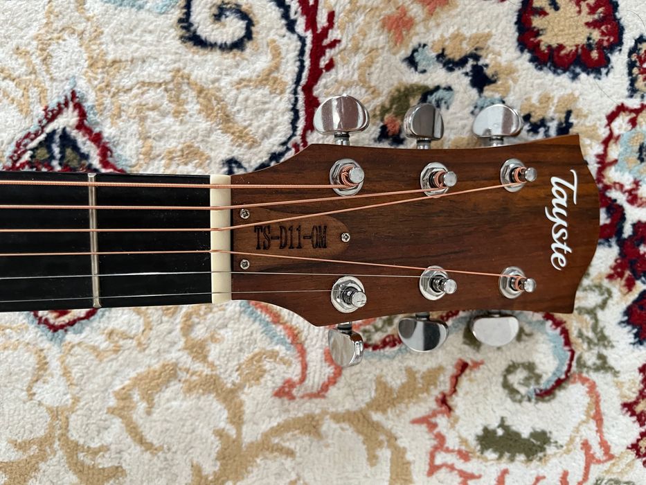 Гитара акустическая