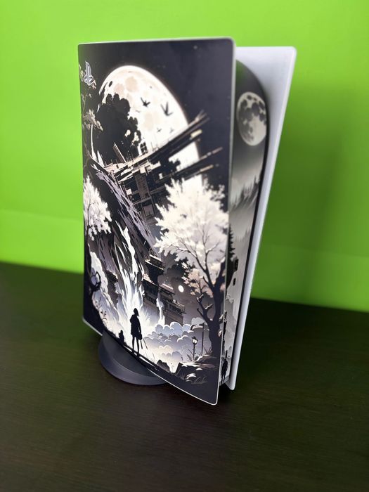 PlayStation 5 (PS5) със Skin + DualSense, зарядна станция и 3 игри