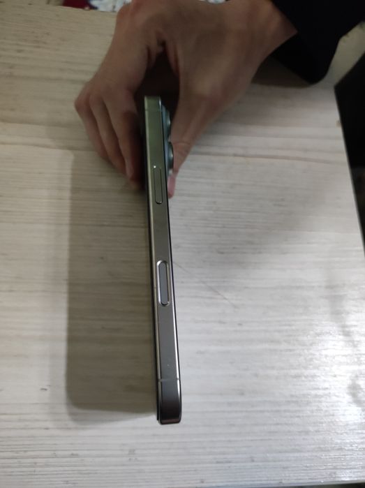 iPhone 16 pro почти новая