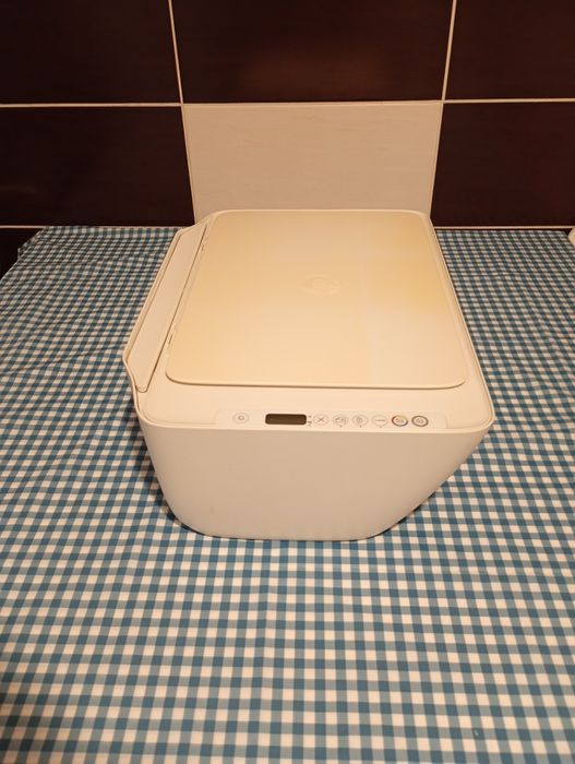 Vând imprimanta HP deskjet 2710