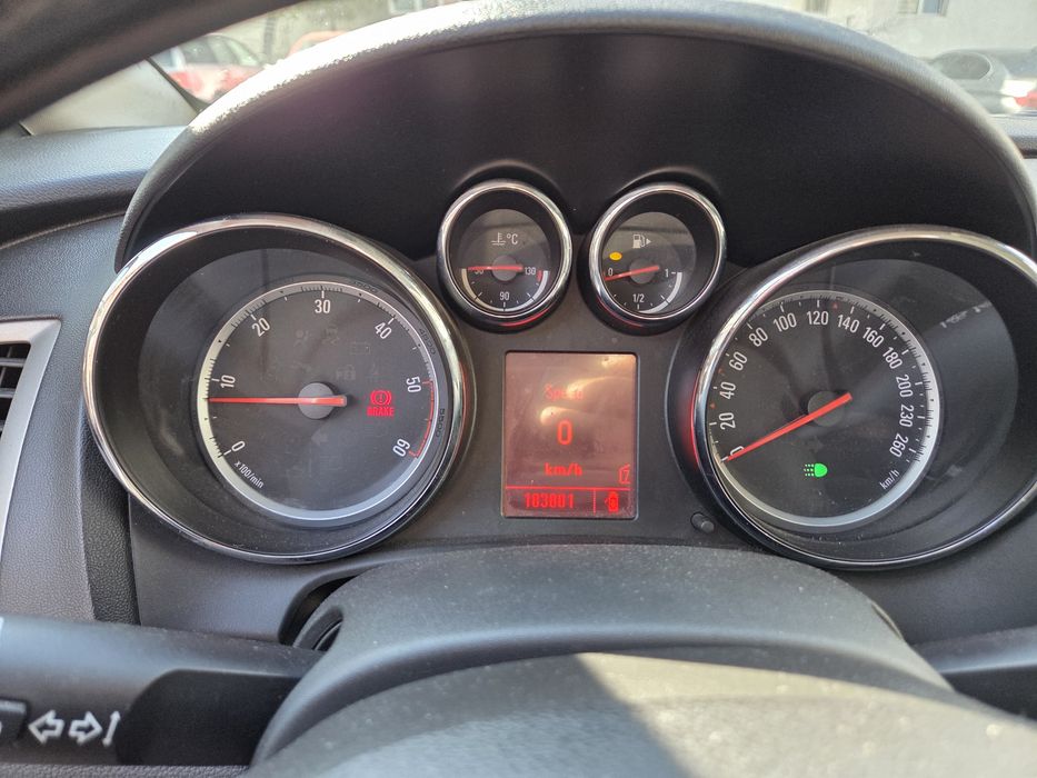 Opel astra j an 2010 1.7 cdti