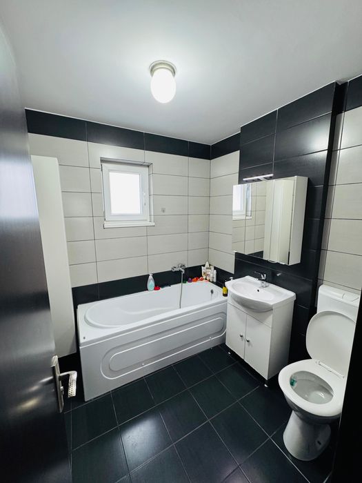 Casa de inchiriat cu 4 camere-de inchiriat sau de vanzare