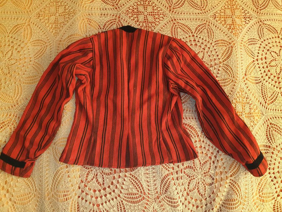 Атентична дамска интерия