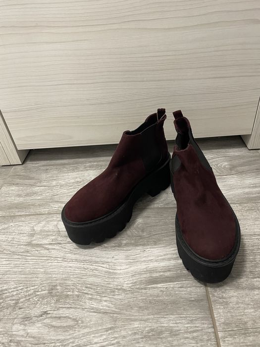 Ghete de primavara Stradivarius