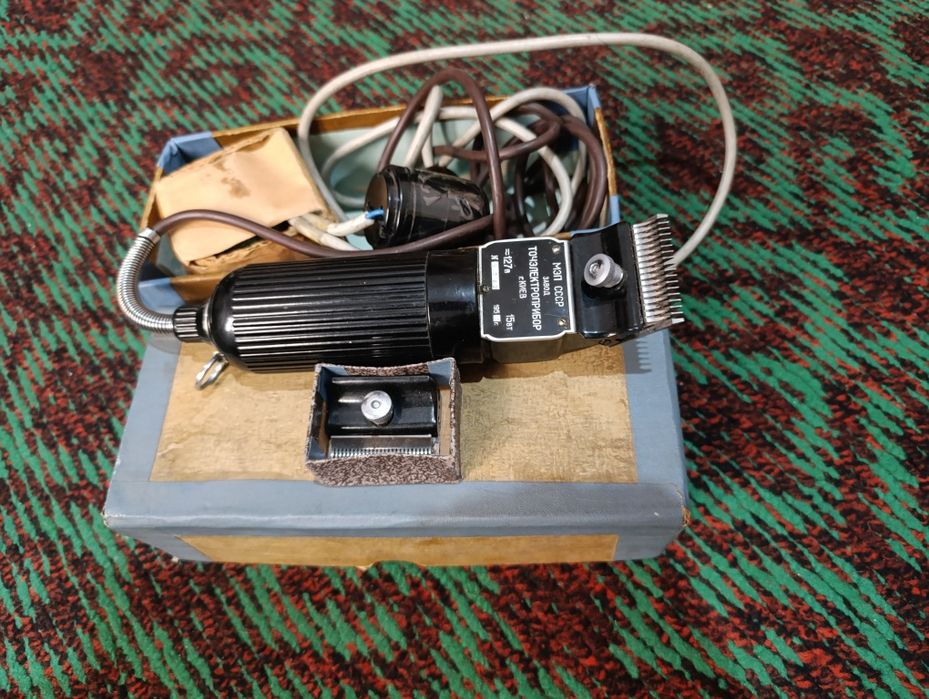 Машина для стрижки волос.( Производство СССР).