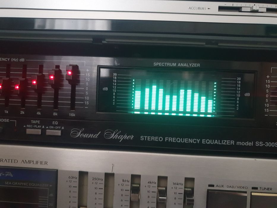 Vând equalizer modelADC SS-300 SL