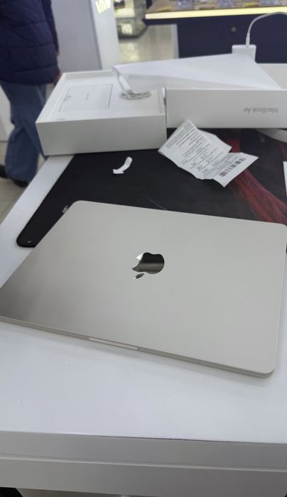 Macbook air M2 256/16 13.6