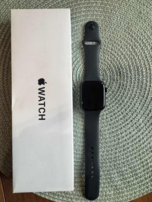 Часовник Apple Watch SE 2025
