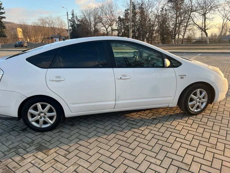 Toyota Prius 2009 – Baterii noi, stare foarte bună, consum mic
