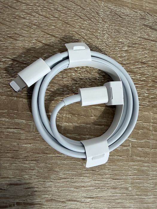 Se vinde cablu de date Lightning to USB -C si casti Apple
