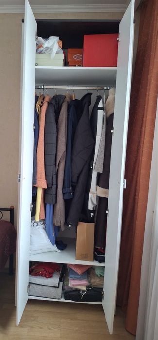 Продам двухдверный шкаф