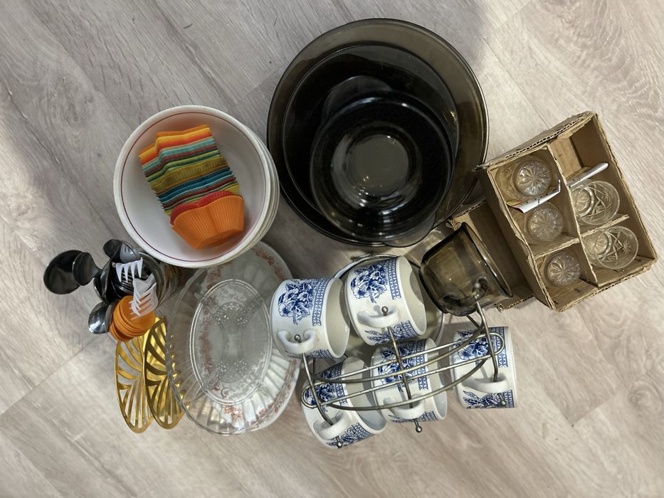 Посуда (тарелки, чашки, формочки)