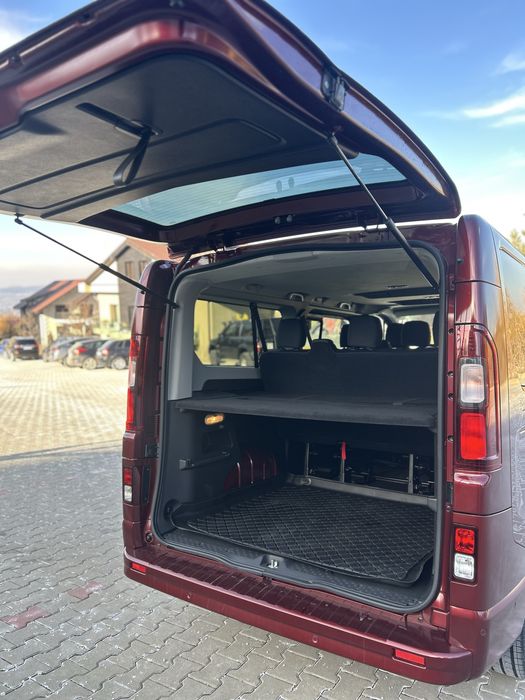 Inchiriere microbus 8+1