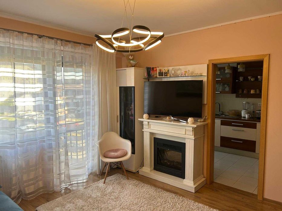 Închiriez apartament