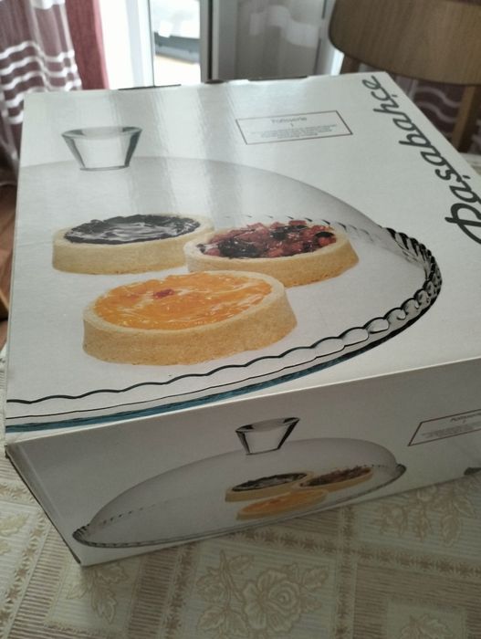 Продам тортовницу с крышкой