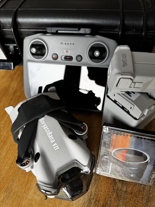 DJI mini 4 pro fly more