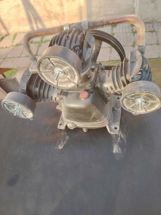 Продавам конпресорна глава 495 в мин.