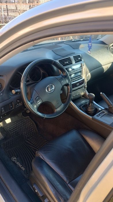 De vânzare Lexus is 220d