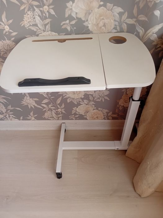 Срочно! Продам столик для ноутбука