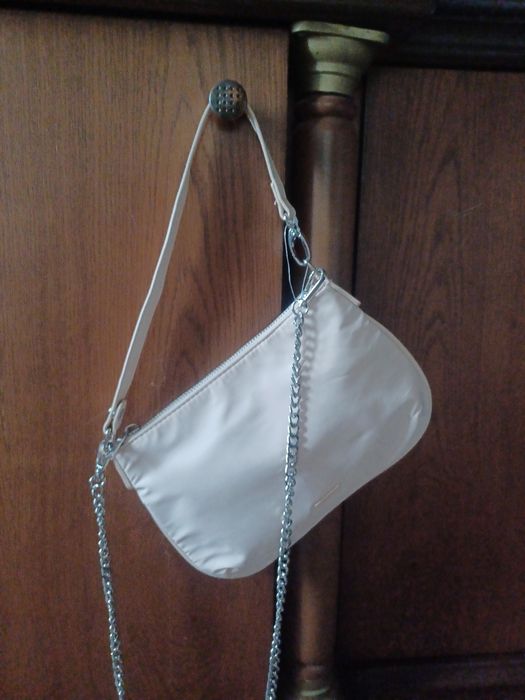 Чантичка Bershka