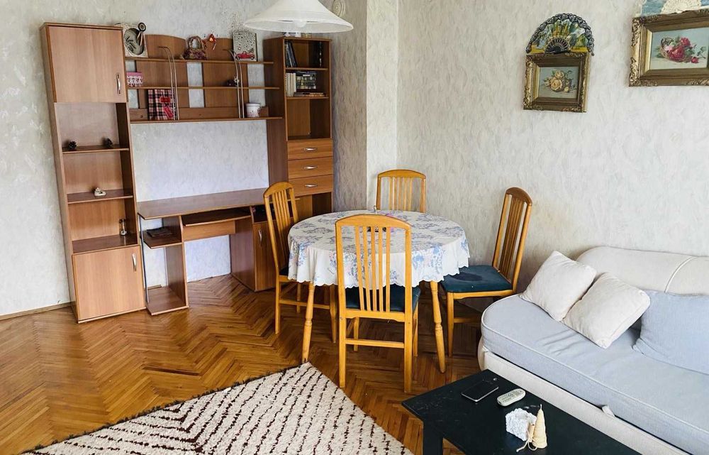 Дава се под наем Двустаен апартамент в Шумен, Тракия - 62 кв.м за 229.5 € - Снимка #1