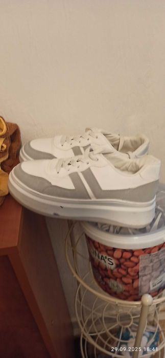 Продават се унисекс Спортни обувки