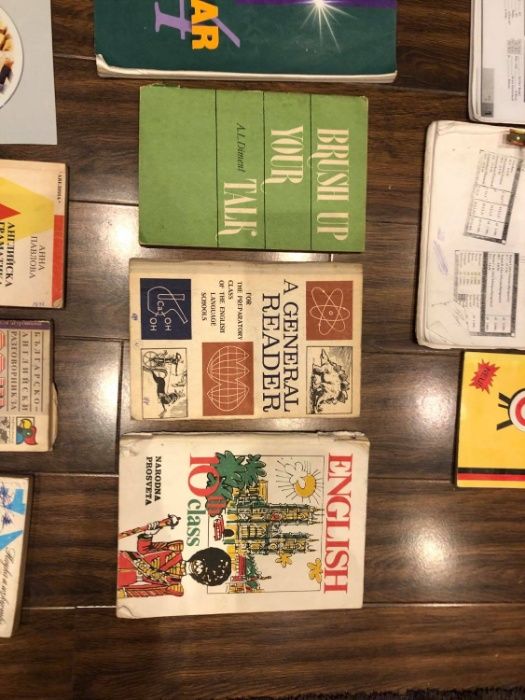 Учебници и речници по английски, немски и гръцки език.