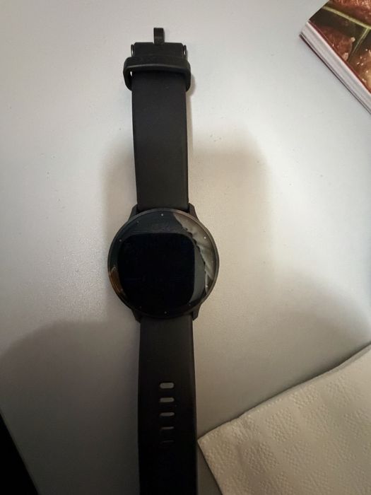 Garmin venu 3 с допълнителна кожена каишка.