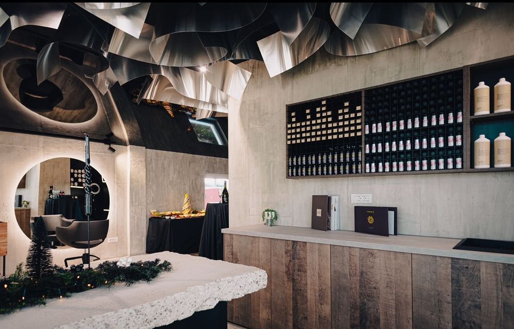 Salon de infrumusetare - spatiu/scaun de inchiriat